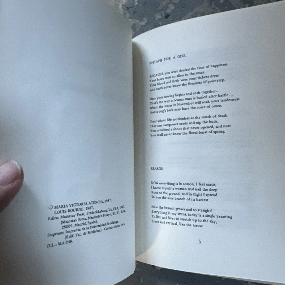 Selected Poems by Maria Victoria Atencia Translated 1st Printing RARE signed - Picture 3 of 4